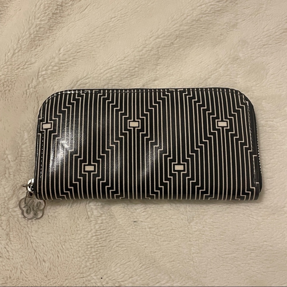 Lou Harvey Black and White Zip Wallet